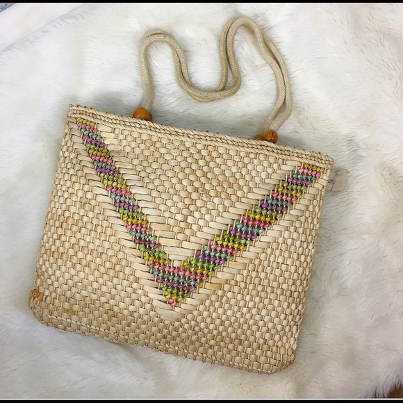 Vintage Handbags - Vintage Retro wicker Tote.
